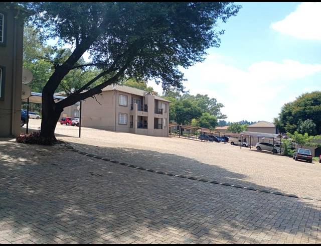 2 BEDROOM APARTMENT FOR SALE IN WILGEHEUWEL
